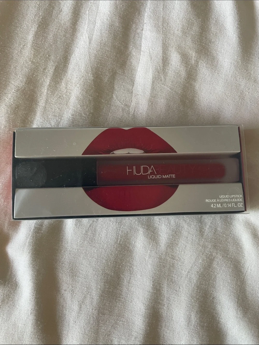 HUDA BEAUTY Liquid Matte Lipstick - Miss America - Deep Red